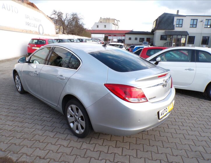 Opel Insignia Hatchback 2,0 l 118 kw