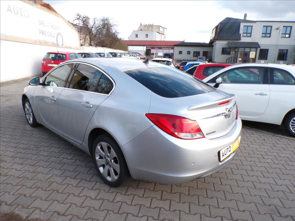 Opel Insignia Hatchback 2,0 l 118 kw
