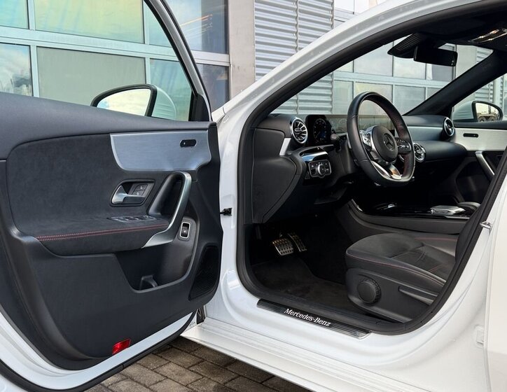 Mercedes-Benz Třídy A Hatchback 1,3 l 118 kw