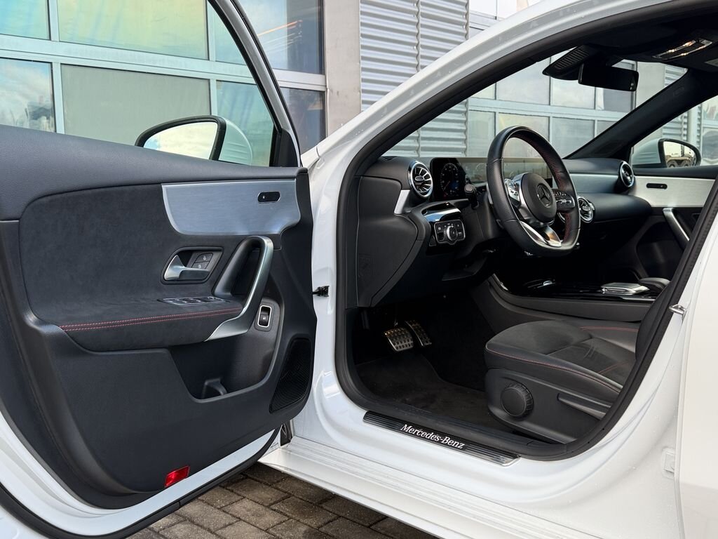 Mercedes-Benz Třídy A Hatchback 1,3 l 118 kw