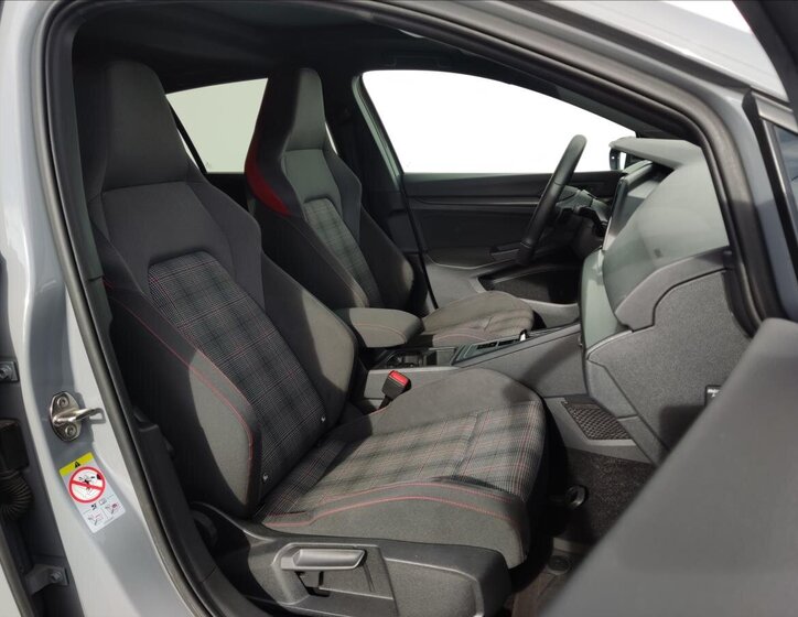 Volkswagen Golf Hatchback 2,0 l 180 kw