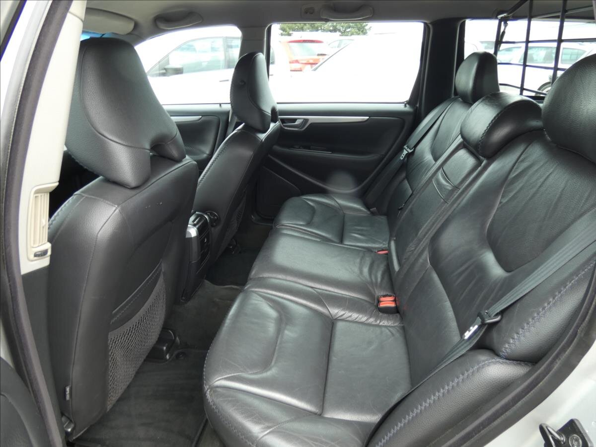 Volvo XC70 Kombi 2,4 l 136 kw