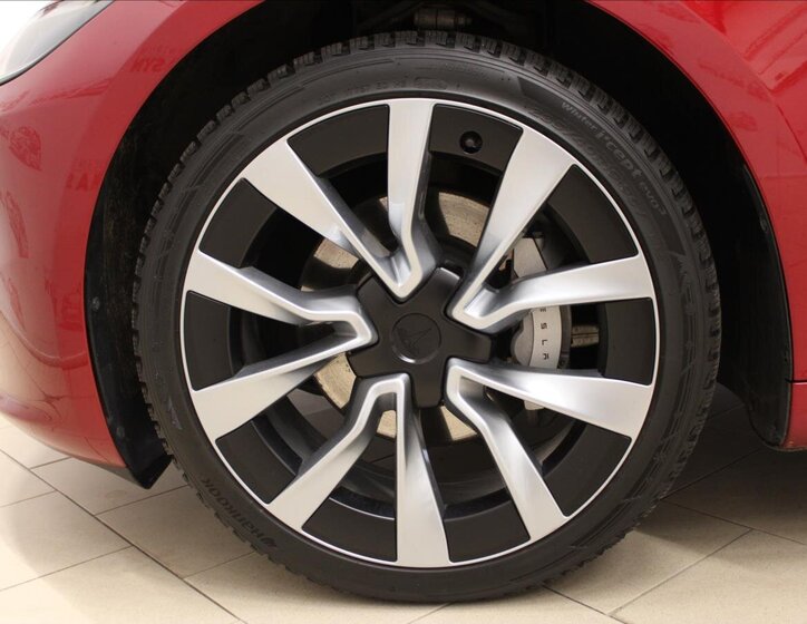 Tesla Model 3 Sedan / Limuzína 0,0 366 kw