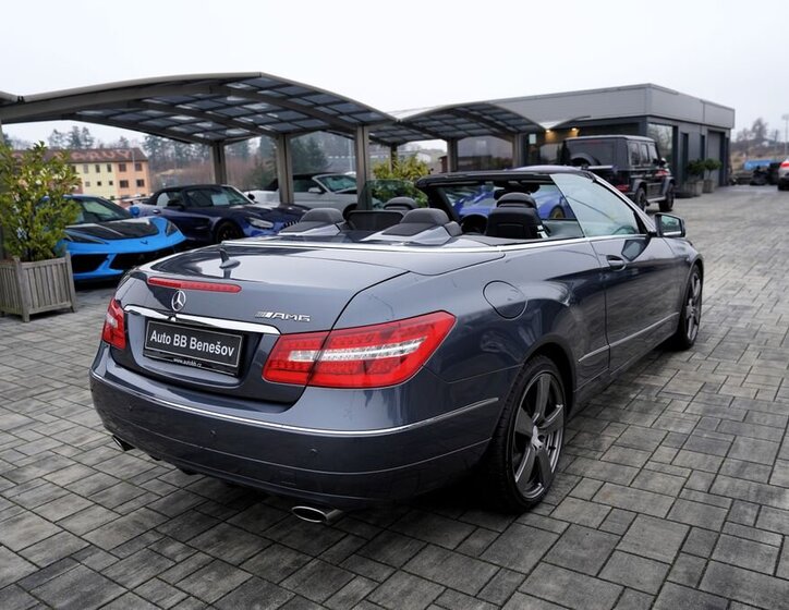 Mercedes-Benz Třídy E 12