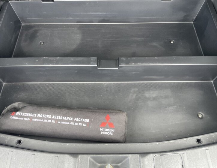 Mitsubishi Outlander SUV / Terénní 2,3 l 110 kw