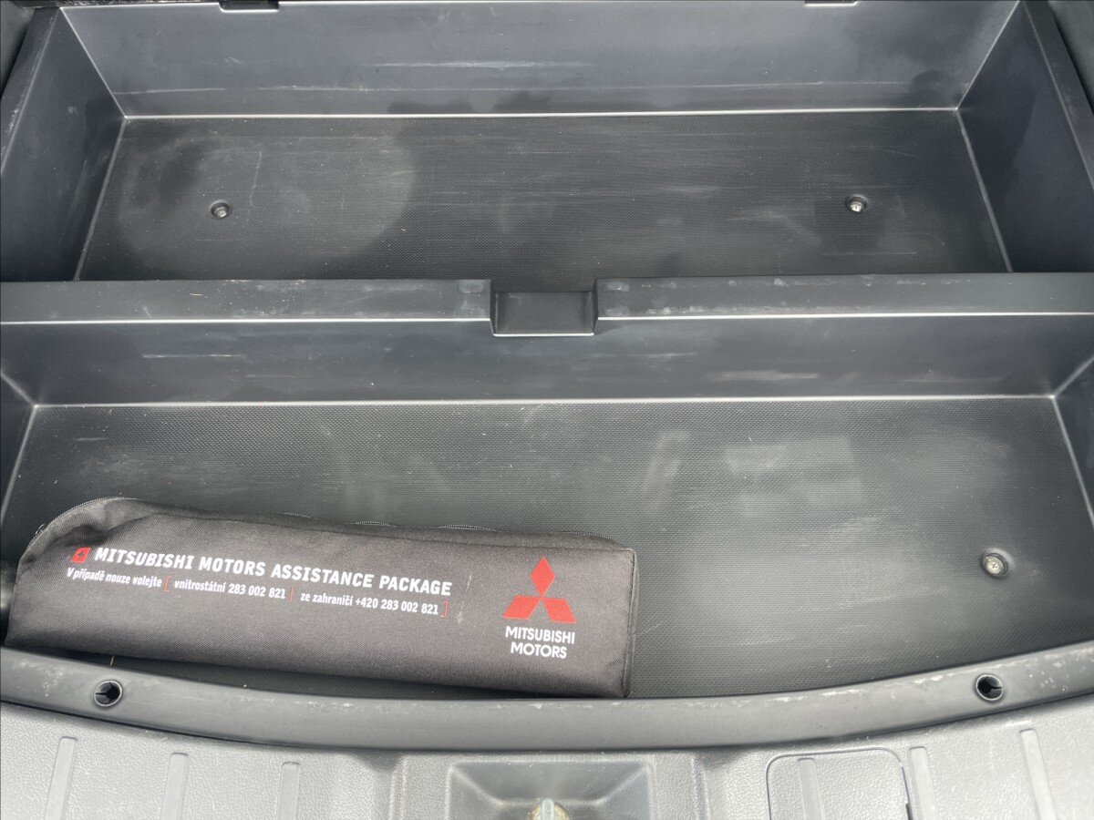 Mitsubishi Outlander SUV / Terénní 2,3 l 110 kw