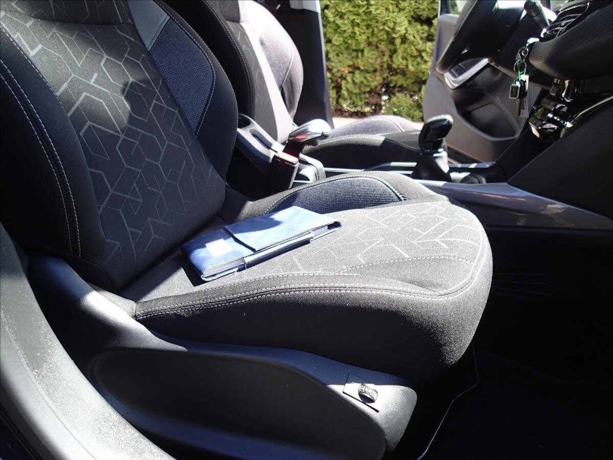 Peugeot 2008 Kombi 1,2 l 61 kw
