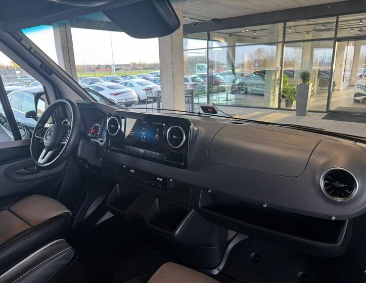 Mercedes-Benz Sprinter 13