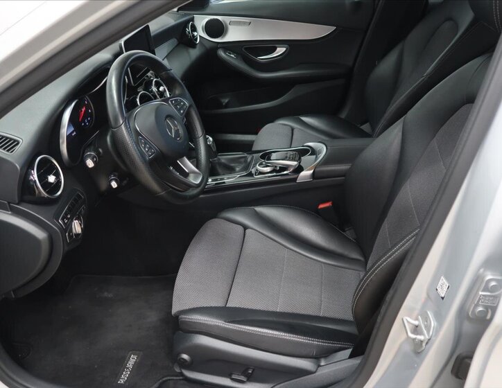 Mercedes-Benz Třídy C Sedan / Limuzína 2,1 l 125 kw