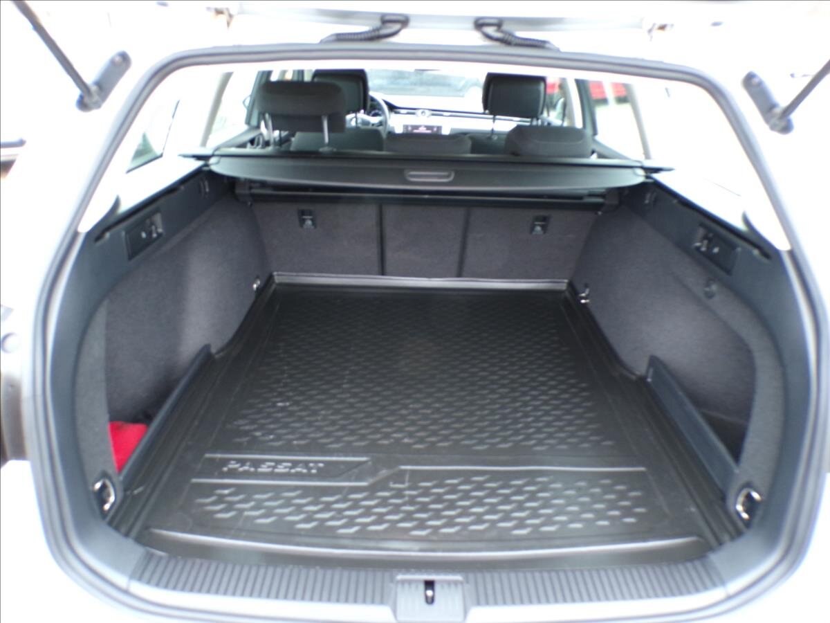 Volkswagen Passat Kombi 1,6 l 88 kw