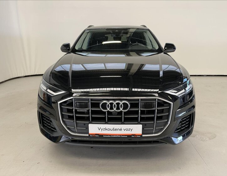 Audi Q8 4