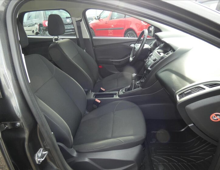 Ford Focus Kombi 999,0 74 kw