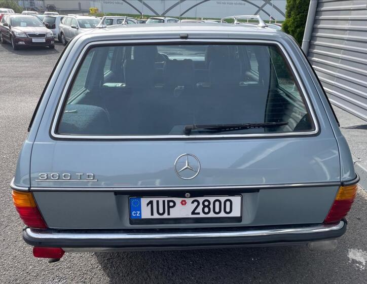 Mercedes-Benz 123 7