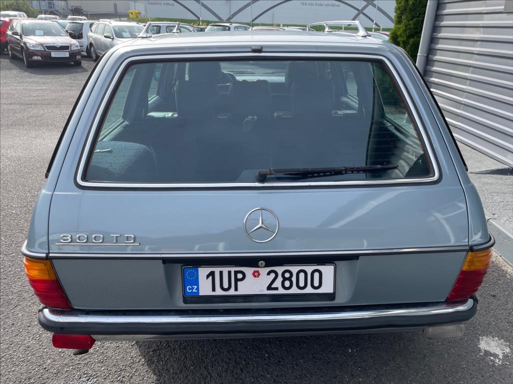 Mercedes-Benz 123