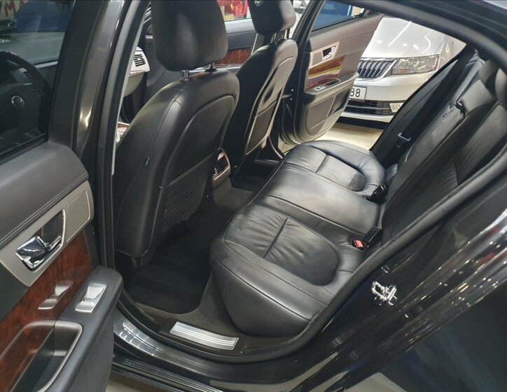 Jaguar XF Sedan / Limuzína 3,0 l 202 kw