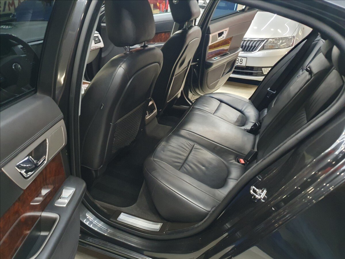 Jaguar XF Sedan / Limuzína 3,0 l 202 kw