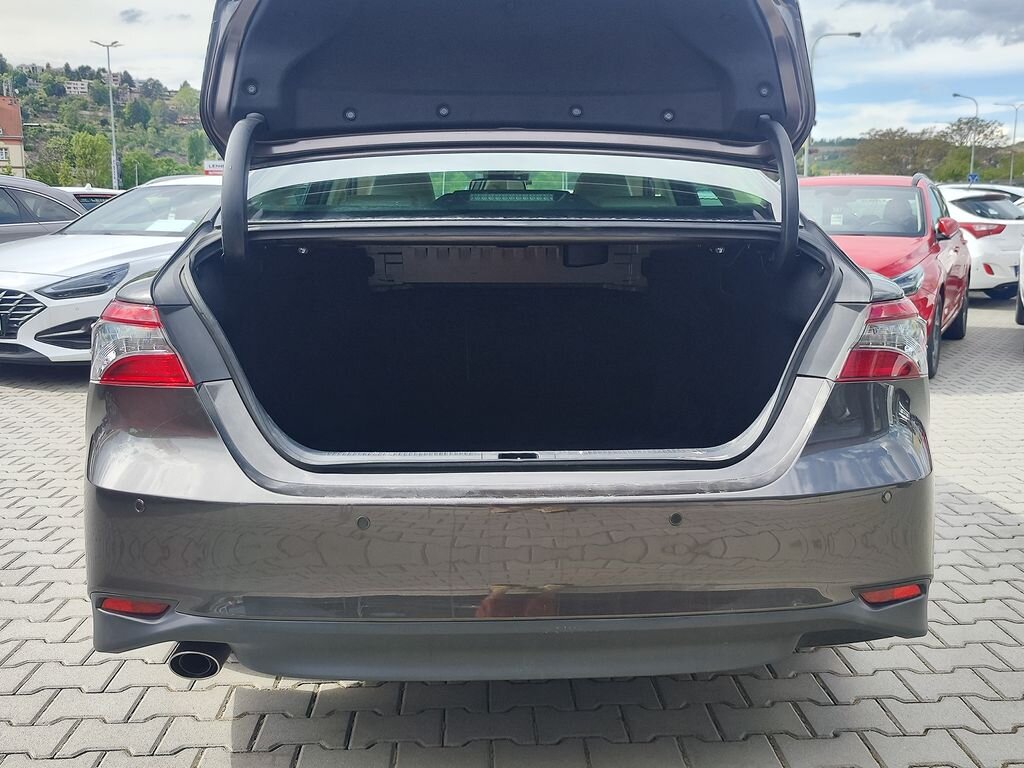 Toyota Camry Sedan / Limuzína 2,5 l 160 kw