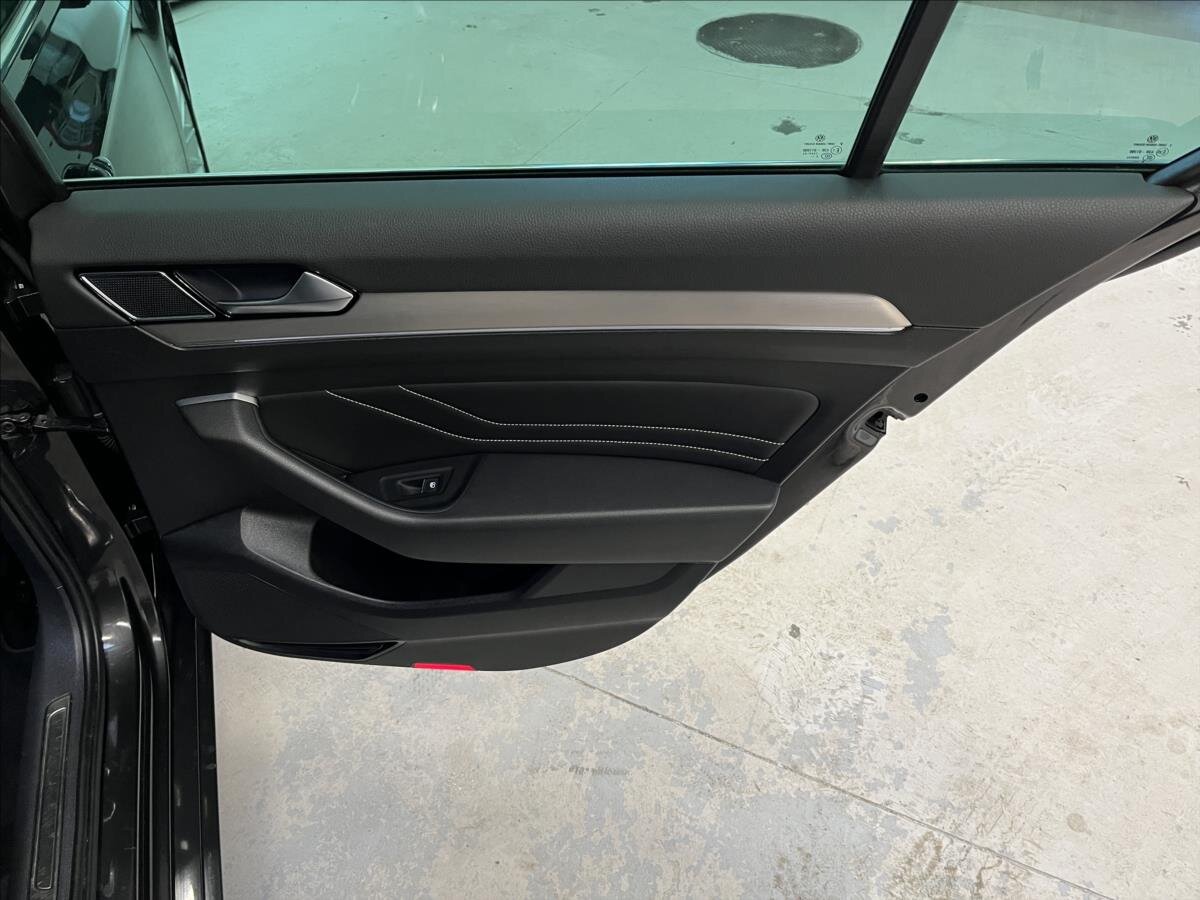 Volkswagen Passat Sedan / Limuzína 1,5 l 110 kw