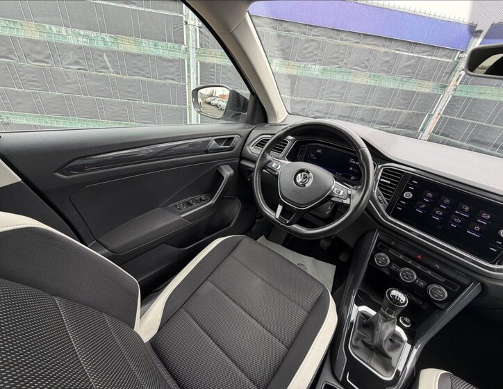 Volkswagen T-Roc SUV / Terénní 999,0 85 kw