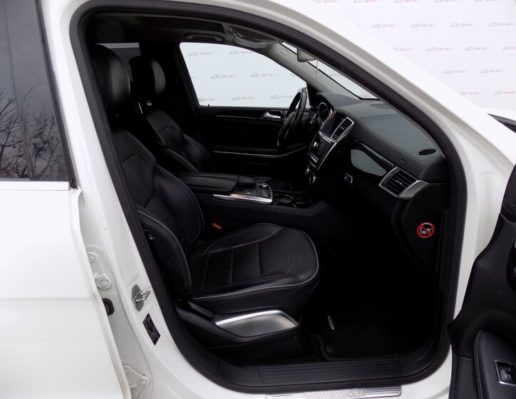 Mercedes-Benz GL SUV 4,7 l 320 kw