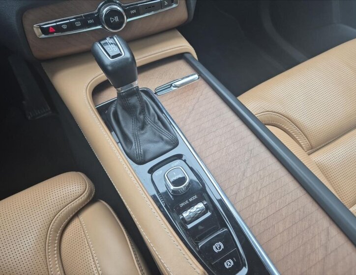 Volvo XC90 SUV / Terénní 2,0 l 165 kw