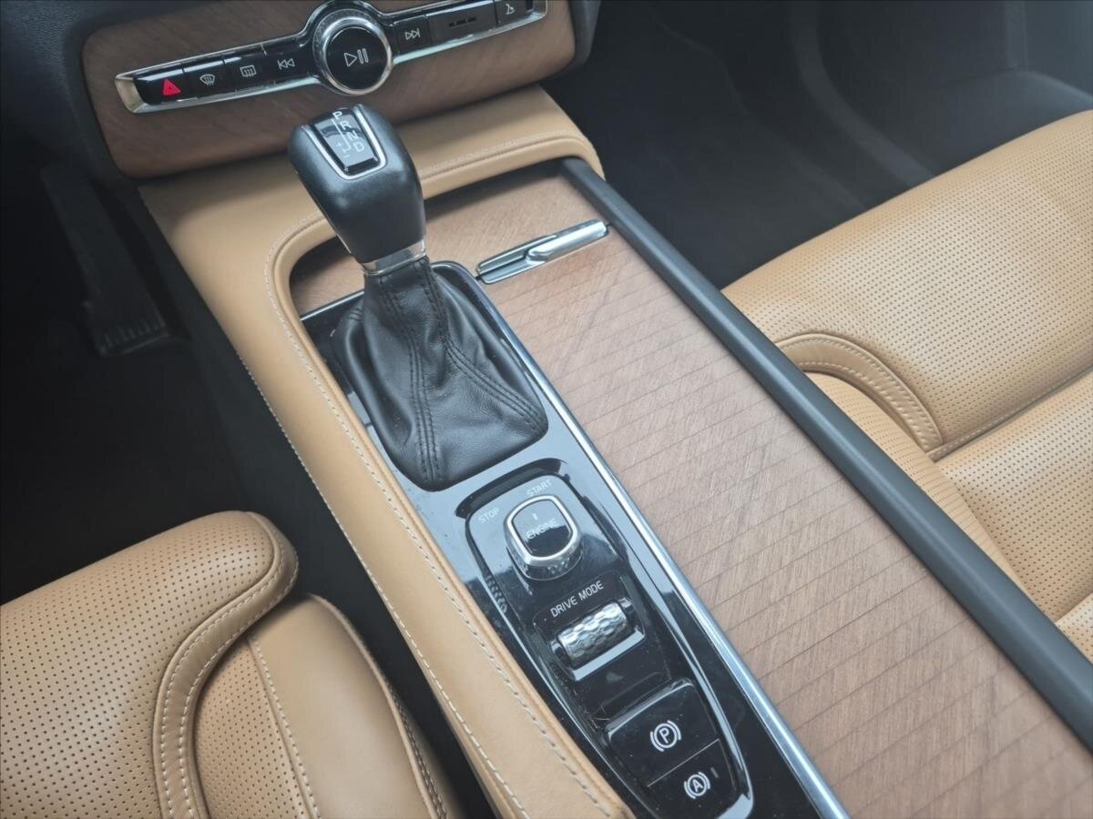 Volvo XC90 SUV / Terénní 2,0 l 165 kw