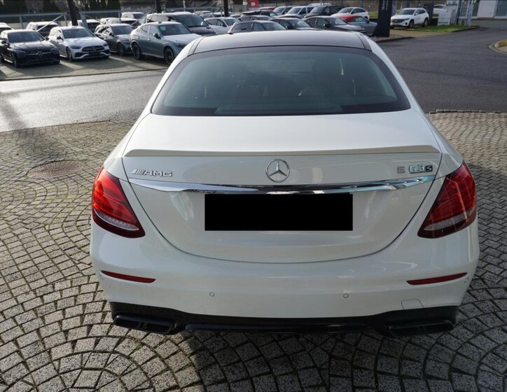 Mercedes-Benz Třídy E Sedan / Limuzína 4,0 l 450 kw