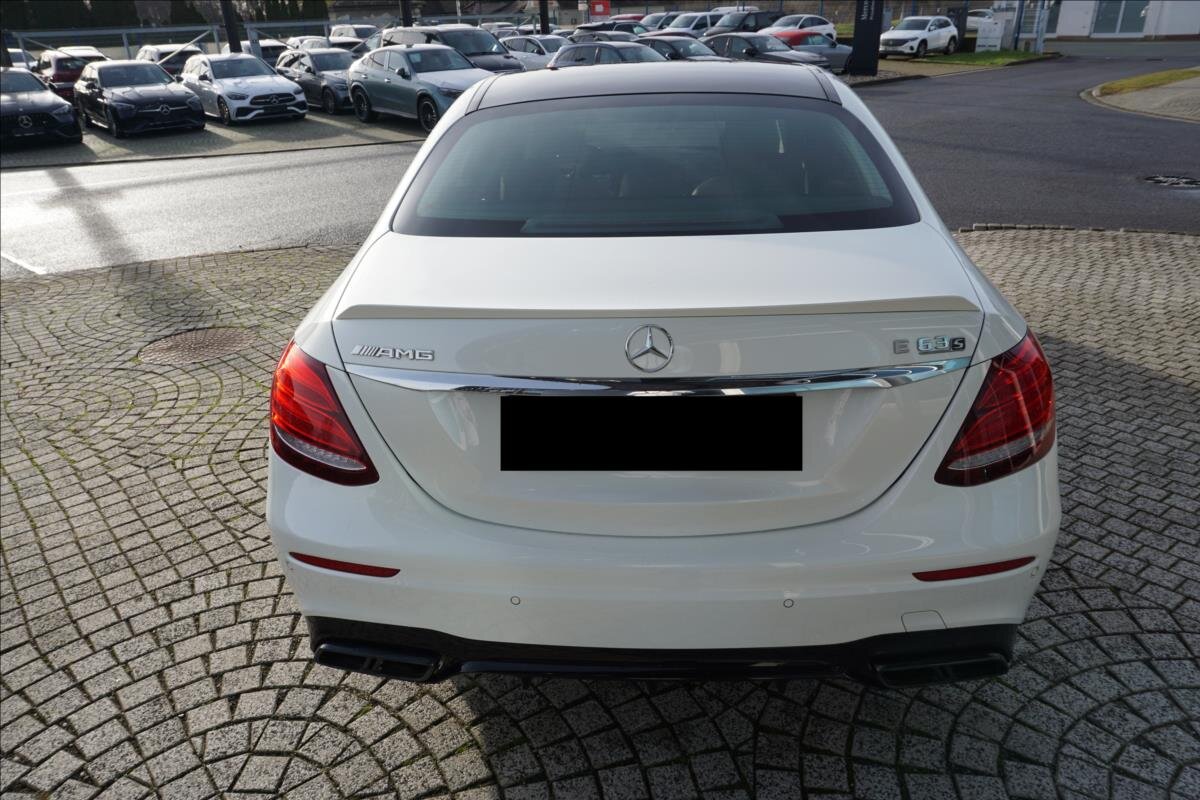 Mercedes-Benz Třídy E Sedan / Limuzína 4,0 l 450 kw