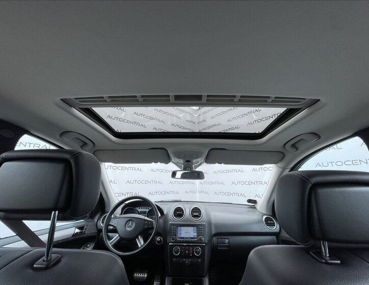 Mercedes-Benz Třídy M SUV / Terénní 3,5 l 200 kw