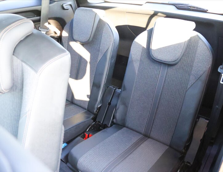 Peugeot 5008 SUV 1,6 l 133 kw