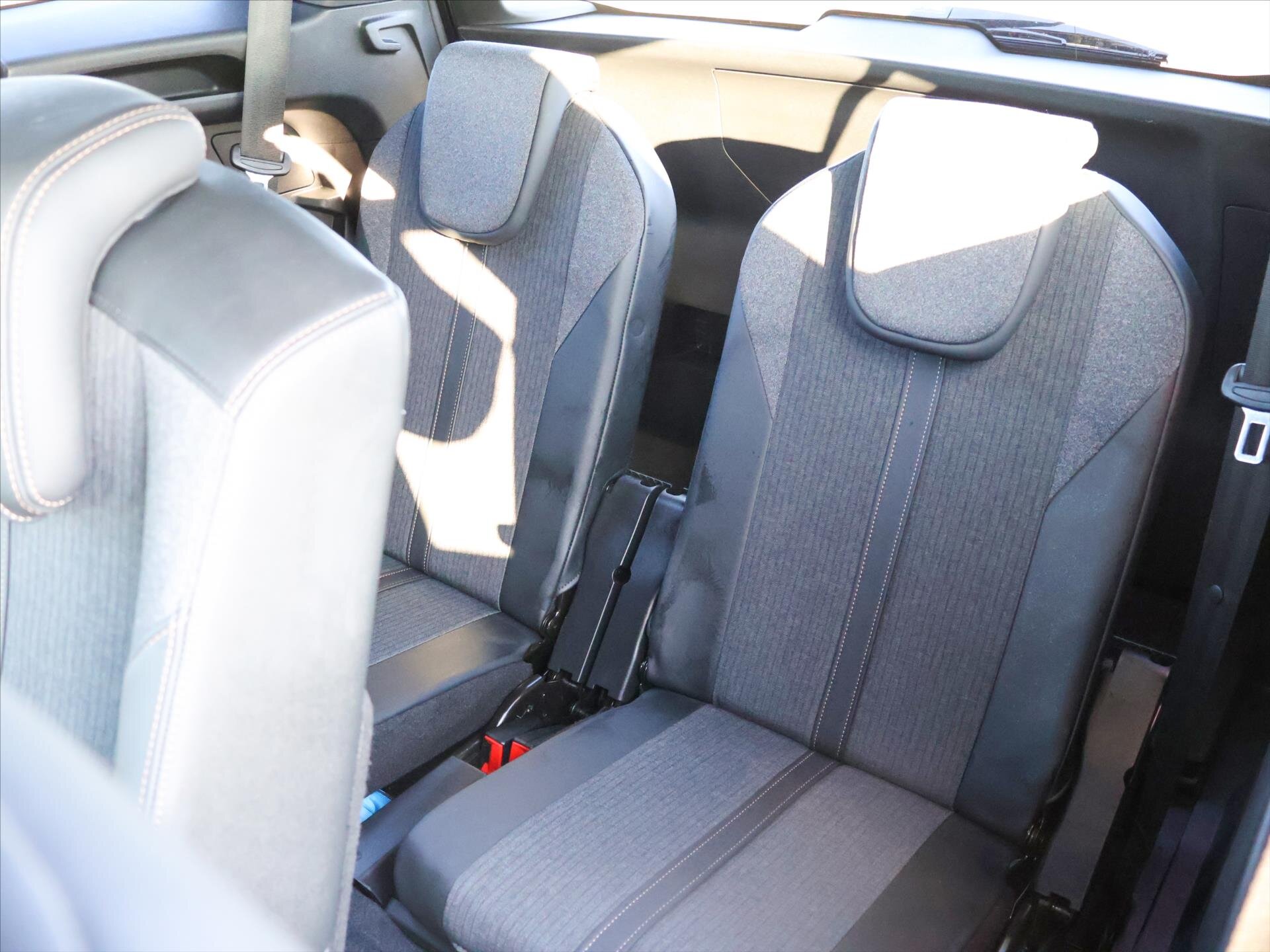 Peugeot 5008 SUV 1,6 l 133 kw