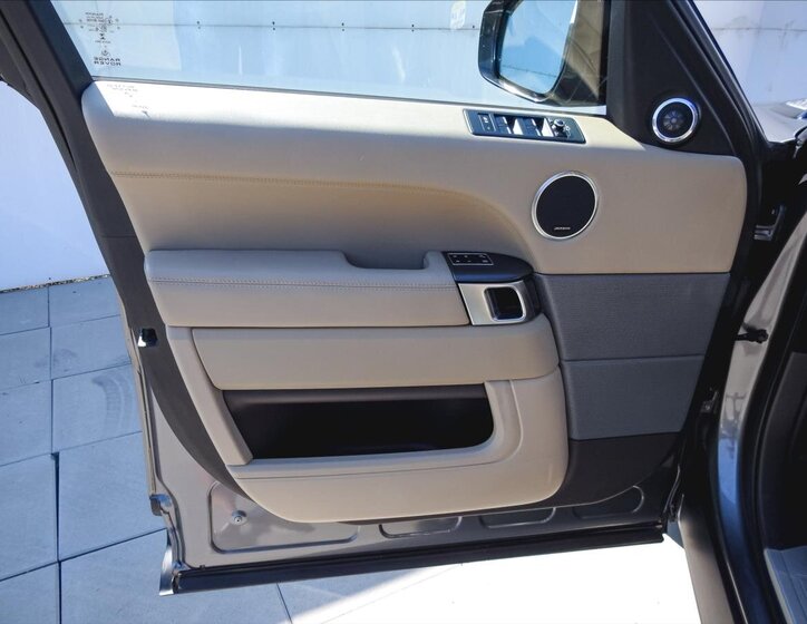 Land Rover Range Rover Sport SUV 4,4 l 250 kw