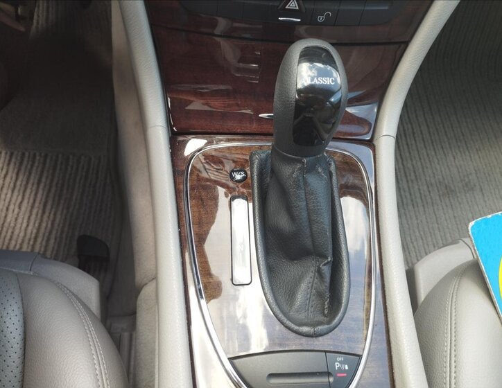 Mercedes-Benz Třídy E Sedan / Limuzína 1,8 l 120 kw