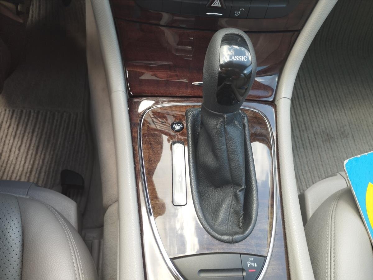 Mercedes-Benz Třídy E Sedan / Limuzína 1,8 l 120 kw