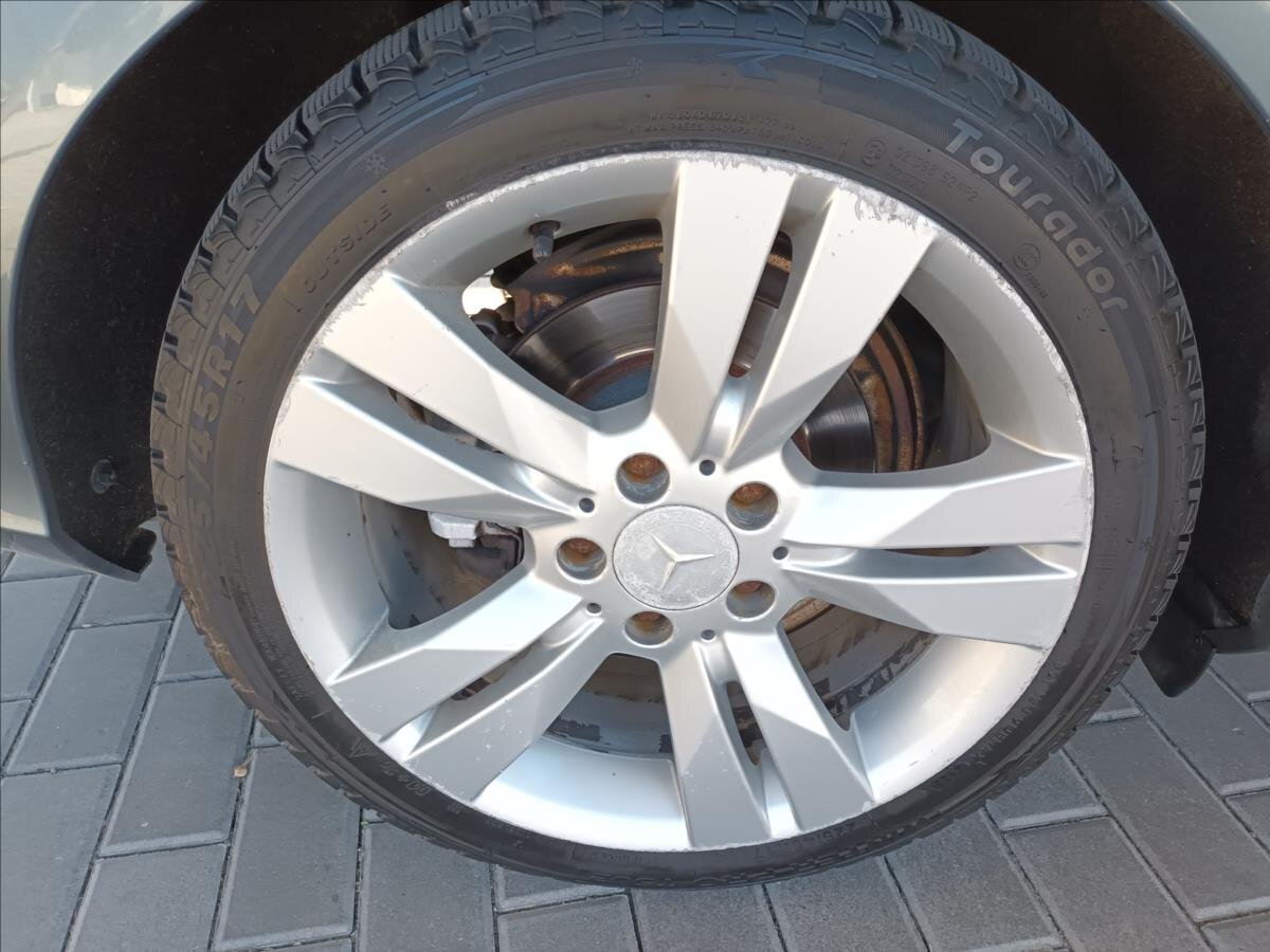 Mercedes-Benz Třídy C Kombi 2,1 l 100 kw