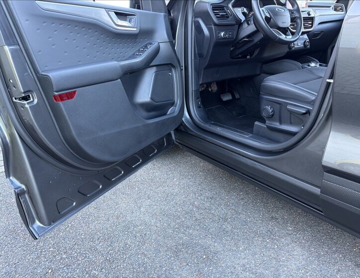 Ford Kuga SUV / Terénní 2,5 l 165 kw