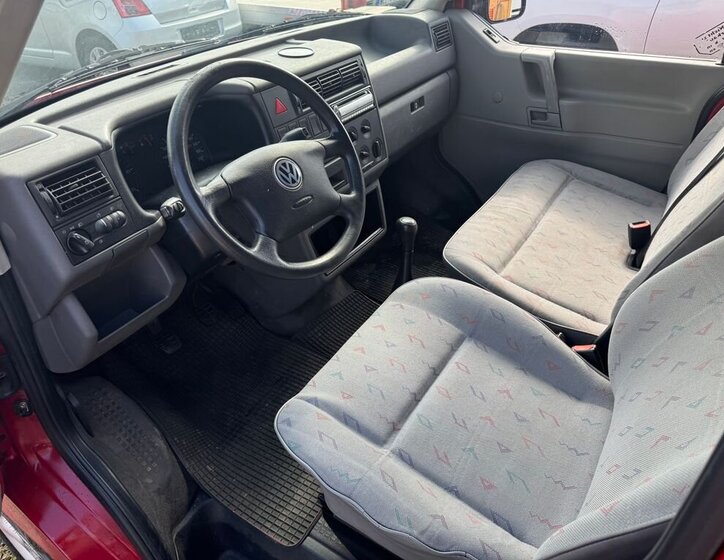 Volkswagen Transporter Kombi 2,5 l 65 kw