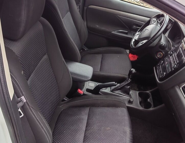 Mitsubishi Outlander SUV 0,0 0
