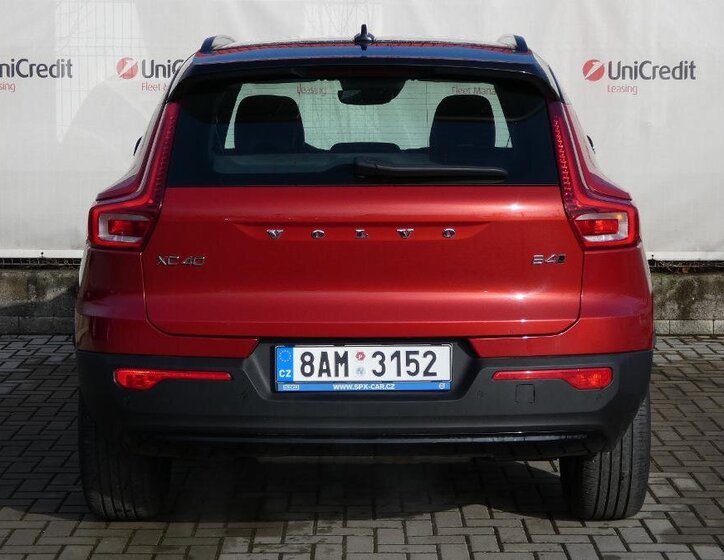Volvo XC40 SUV / Terénní 2,0 l 145 kw