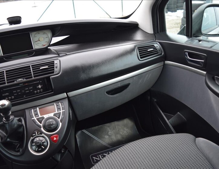 Peugeot 807 MPV 2,0 l 100 kw