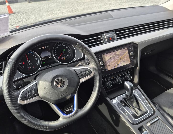 Volkswagen Passat Kombi 1,4 l 160 kw