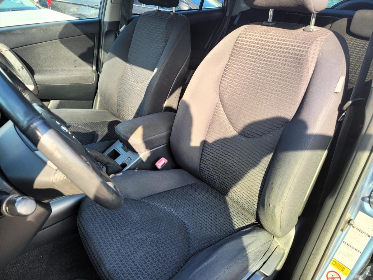 Toyota RAV4 SUV / Terénní 2,2 l 100 kw