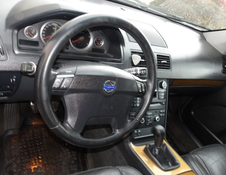 Volvo XC90 SUV 2,4 l 136 kw