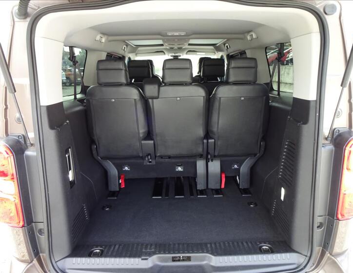 Peugeot Traveller 28