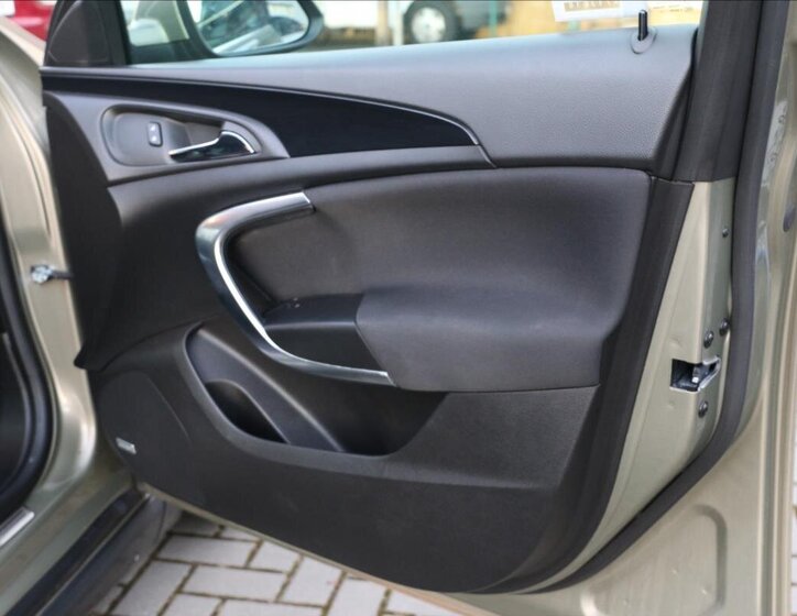 Opel Insignia Kombi 2,0 l 143 kw