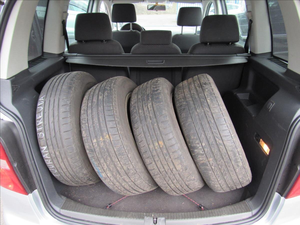 Volkswagen Touran Kombi 1,6 l 75 kw