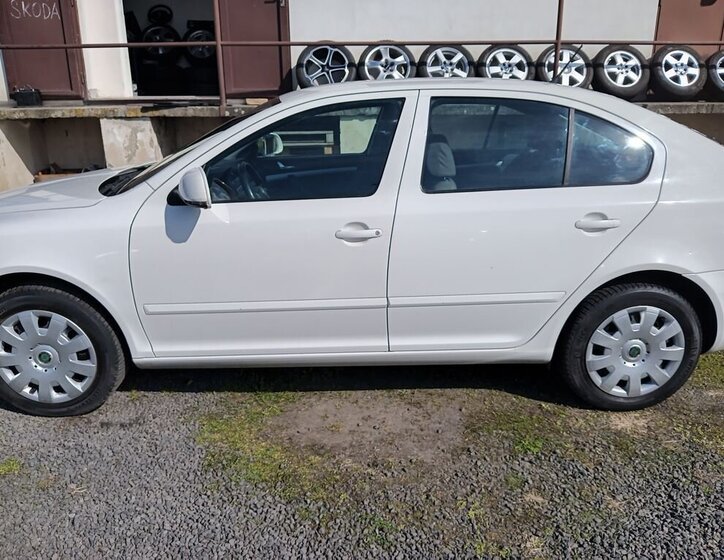 Škoda Octavia Sedan / Limuzína 1,6 l 77 kw