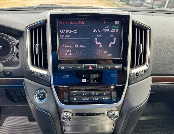 Toyota Land Cruiser SUV / Terénní 4,5 l 186 kw