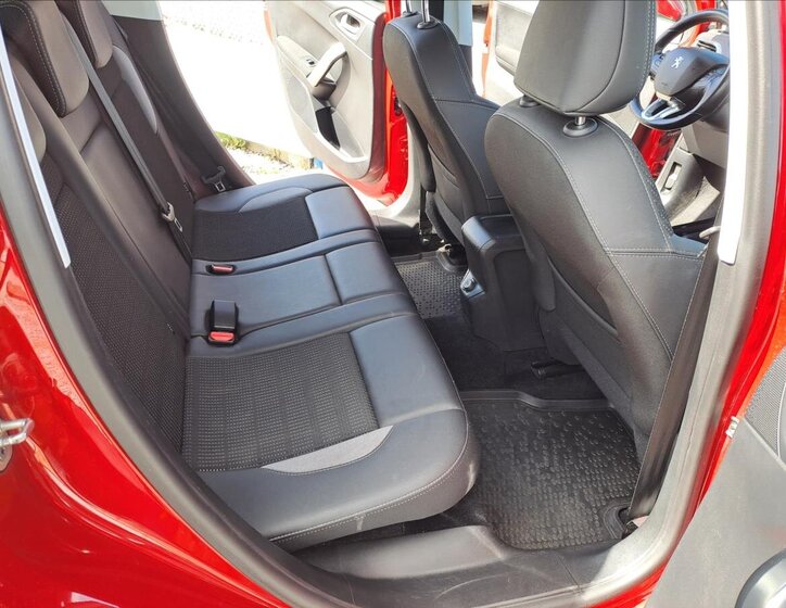 Peugeot 2008 MPV 1,2 l 81 kw