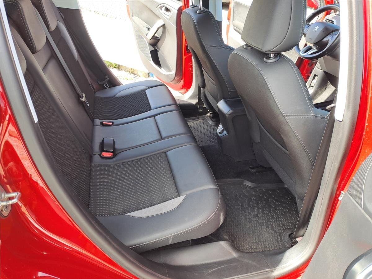 Peugeot 2008 MPV 1,2 l 81 kw